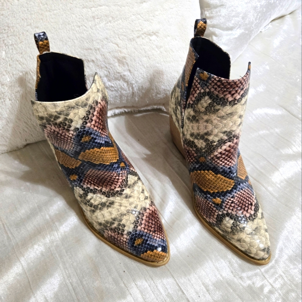 Stylish Snakeskin Ankle Boots By Arider girl Size 8. EUC Worn Once!!